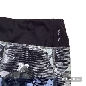 The North Face Flash Dry Leggings Size Medium